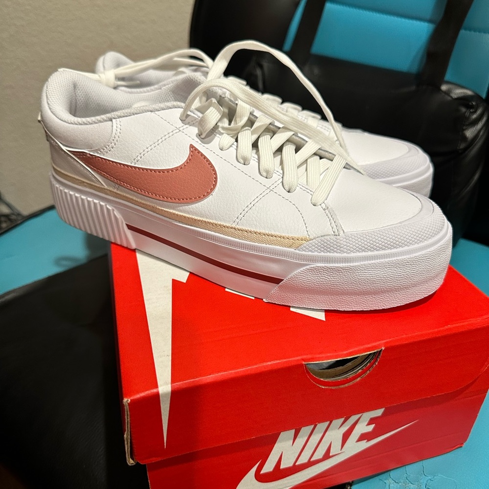 Nike court legacy lift